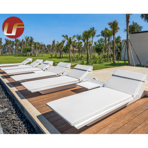 أثاث حمام السباحة الخارجي المصنوع من الألومنيوم المتسكع سرير الشمس للكراسي والطاولات الخارجية للشاطئ